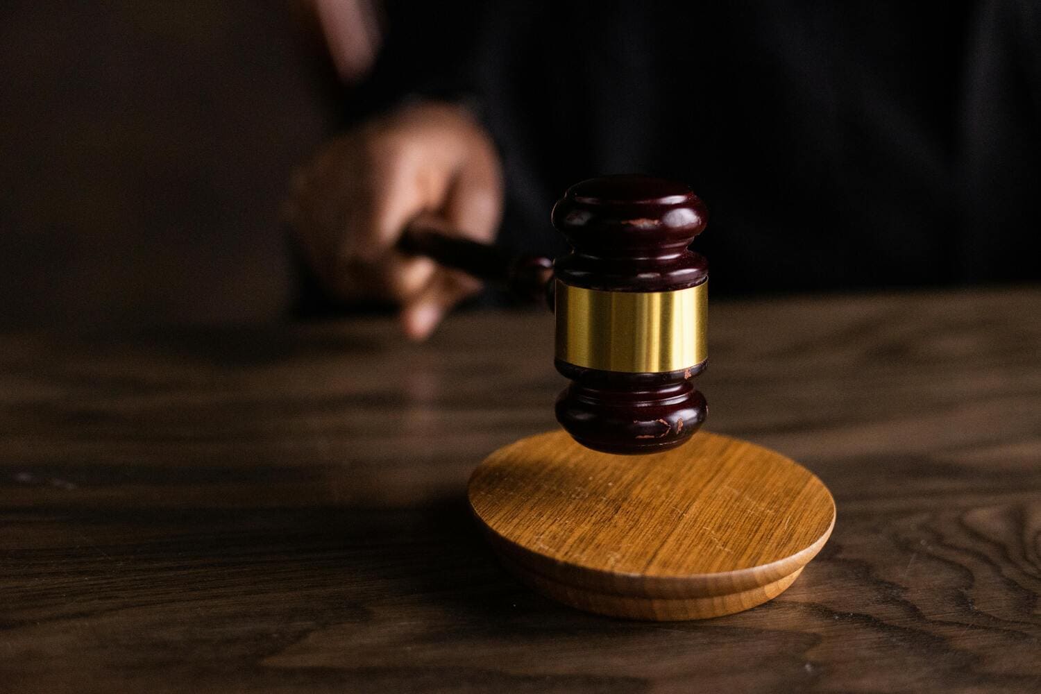Illustration of the 50:50 legal fee rule in Queensland